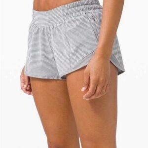 Lululemon Hotty Hot Short II *2.5"
Hype Stripe Raceway Grey White / Raceway Grey